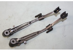 PAIRE DE BRAS D'ESSUIE GLACE A3M pour PHARES AVANTS L/175mm...AUTOS LADA SKODA