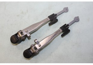 PAIRE DE BRAS D'ESSUIE GLACE A3M pour PHARES AVANTS L/140mm...AUTOS LADA SKODA