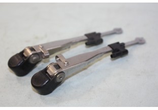 PAIRE DE BRAS D'ESSUIE GLACE A3M pour PHARES AVANTS L/140mm...AUTOS LADA SKODA