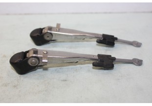 PAIRE DE BRAS D'ESSUIE GLACE A3M pour PHARES AVANTS L/140mm...AUTOS LADA SKODA