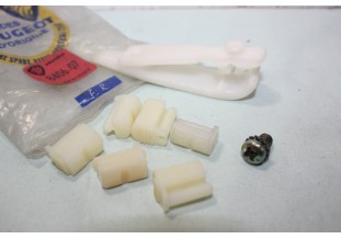 KIT DE RAMPE DE LANCEMENT POUR TOIT OUVRANT PEUGEOT 8406-07...PEUGEOT 504