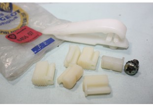 KIT DE RAMPE DE LANCEMENT POUR TOIT OUVRANT PEUGEOT 8406-07...PEUGEOT 504