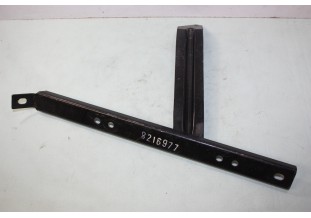 SUPPORT DE PARE CHOC AV/G RENAULT 08 216 977...RENAULT R8 R10 ??