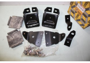 KIT DE FIXATION DE SUPPORTS DE PARE CHOC AV D/G RENAULT 77 01 459 885...RENAULT R4 R5 R14 ???