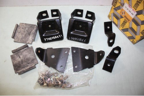 KIT DE FIXATION DE SUPPORTS DE PARE CHOC AV D/G RENAULT 77 01 459 885...RENAULT R4 R5 R14 ???