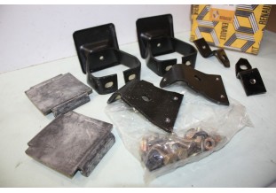 KIT DE FIXATION DE SUPPORTS DE PARE CHOC AV D/G RENAULT 77 01 459 885...RENAULT R4 R5 R14 ???