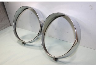 PAIRE DE CERCLAGES DE PHARES A CASQUETTES D/165mm...AUTOS DIVERS voir descriptif