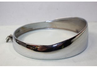 PAIRE DE CERCLAGES DE PHARES A CASQUETTES D/165mm...AUTOS DIVERS voir descriptif