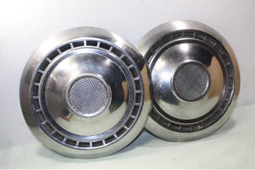 LOT DE 2 ENJOLIVEURS DE ROUE SIMCA D/275mm...SIMCA P60