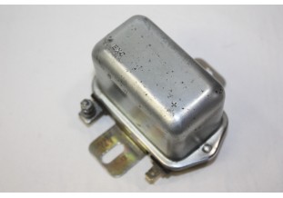 REGULATEUR 12V UKV 8362...AUTOS DIVERS