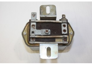 REGULATEUR 12V UKV 8362...AUTOS DIVERS