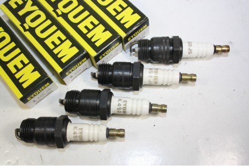 JEU DE 4 BOUGIES EYQUEM K 450 JS...FORD CAPRI AC COBRA MERCURY FORD V8 CAMIONS