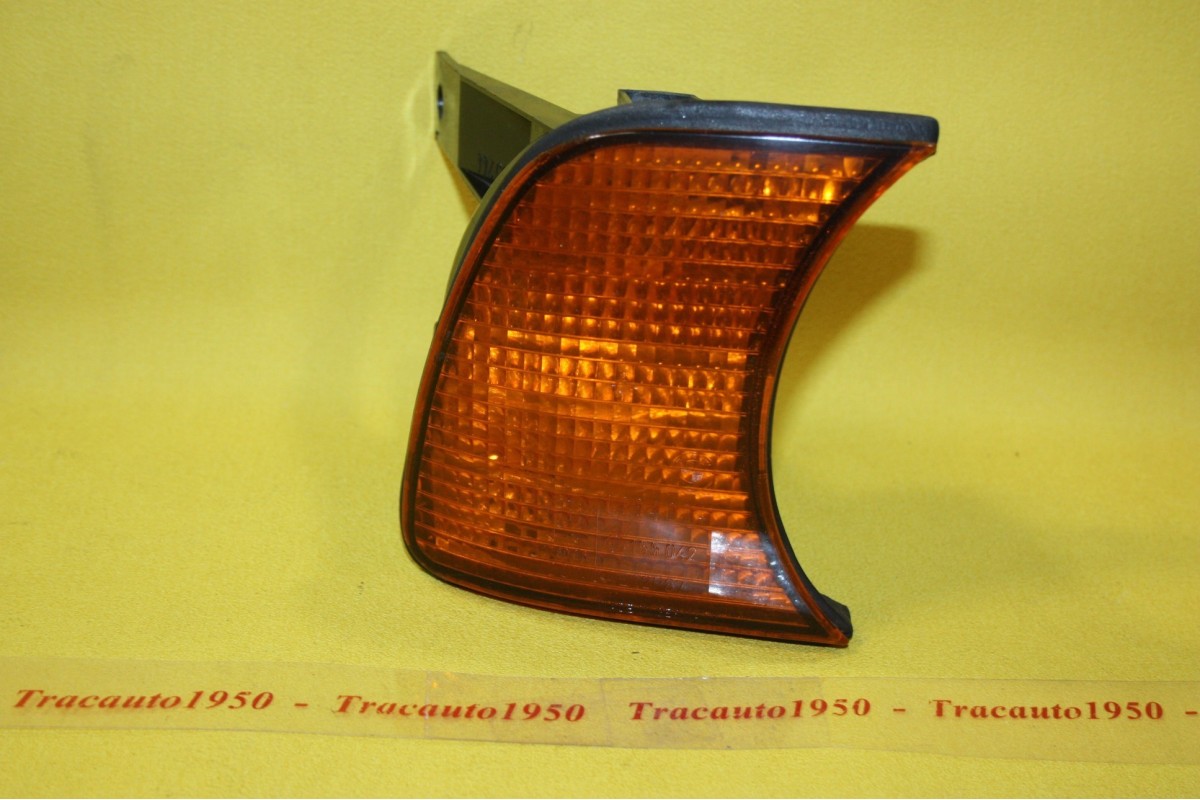 FEU CLIGNOTANT AVANT DROIT HELLA1384034...BMW SERIE 5 E34