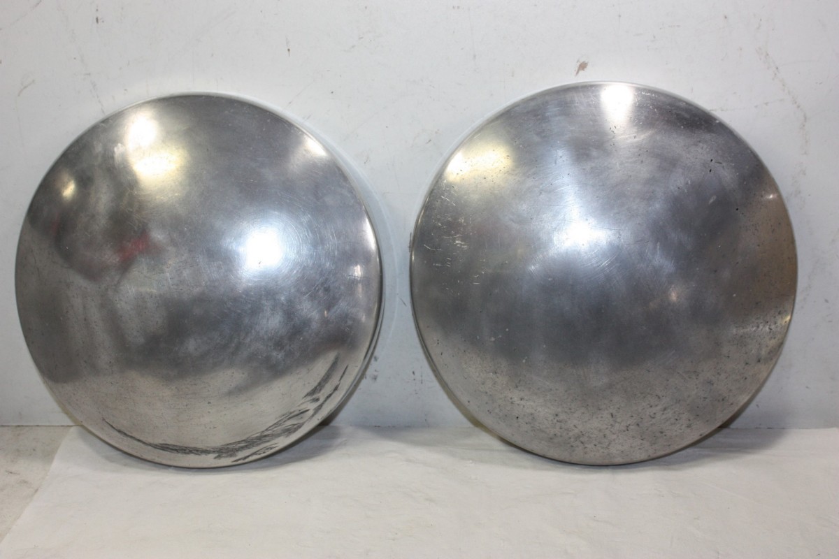 LOT DE 2 ENJOLIVEURS DE ROUE ALU D/240mm...SIMCA FIAT PANHARD  ???