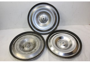 LOT DE 3 ENJOLIVEURS DE ROUE INOX D/235mm...PEUGEOT 304 SERIE 2