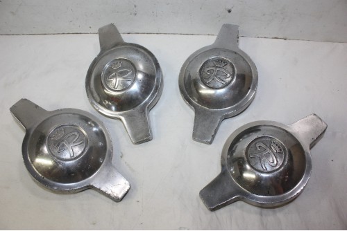 JEU DE 4 CENTRES PAPILLON ECROU DE ROUE A RAYONS ROBERGEL...AUTOS ACCESSOIRES COLLECTION D'EPOQUE