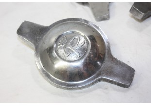 JEU DE 4 CENTRES PAPILLON ECROU DE ROUE A RAYONS ROBERGEL...AUTOS ACCESSOIRES COLLECTION D'EPOQUE
