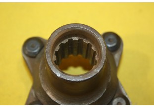 TETE DE CARDAN DE BOITE DE VITESSE 82 X 72nn...AUTOS DIVERS