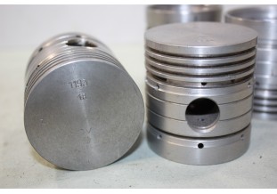 JEU DE 4 PISTONS VENDERVELL Ø 52mm...AUTOS ANCIENNES SIMCA 6