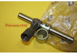 AXE DE COMMANDE DE BOITE DE VITESSE RENAULT 7701516713...RENAULT R12