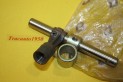 AXE DE COMMANDE DE BOITE DE VITESSE RENAULT 7701516713...RENAULT R12