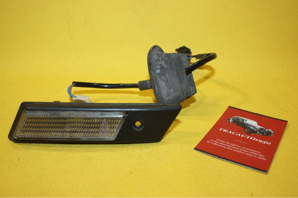 FEU D'AILE DROIT TYC 18.5007 3166...BMW E34 E36