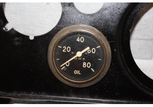 PLANCHE DE BORD AVEC 2 MANOS...CAMIONS MILITAIRES JEEP US ???