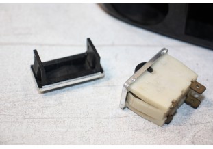 HABILLAGE PLASTIQUE DE VOLANT + INTERRUPTEUR...CITROEN AMI 6/8 ??