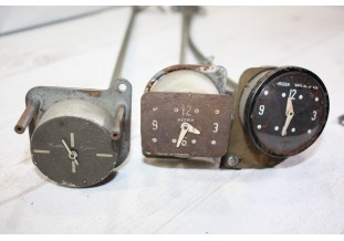 LOT DE 3 MONTRES DE BORD ANCIENNES A RENOVER...AUTOS ANCIENNES