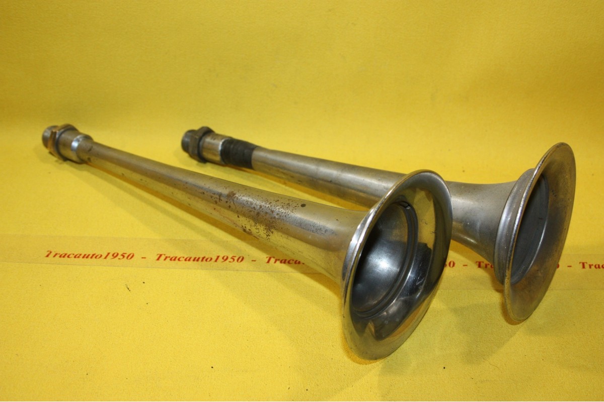 LOT DE 2 TROMPES DE KLAXONS CIPPA L/285-320mm...AUTOS ANCIENNES COLLECTION