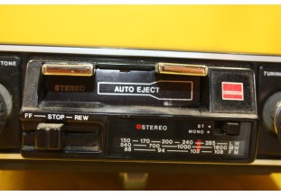 AUTORADIO-CASSETTES STEREO SHARP 12V...AUTOS VINTAGE COLLECTION