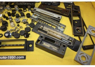 LOT DE PIECES DIVERS POUR AUTORADIO...AUTOS VINTAGE COLLECTION