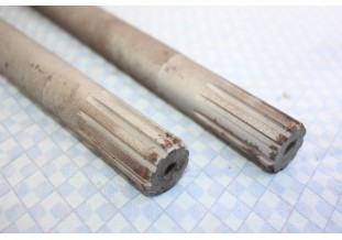 PAIRE DE BARRES DE TORSION OU D'ARBRES DE ROUE ?? L/625mm...AUTOS ANCIENNES COLLECTION