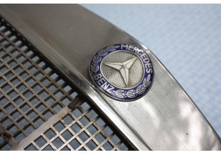 CALANDRE MERCEDES W110 W111 220D