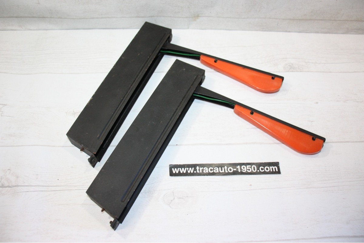 PAIRE DE FLECHES DE DIRECTION 6V ENCASTRABLES...AUTOS CAMIONS ANCIENS COLLECTION