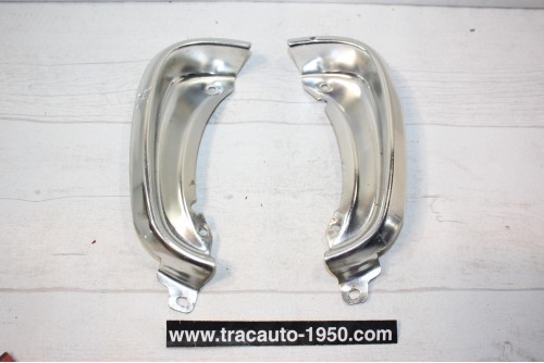 ENJOLIVEURS EXTERIEURS D/G DE CALANDRE...RENAULT R16