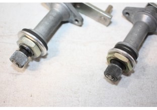 PAIRE DE PALIERS OU D'AXES D'ESSUIE GLACE D/G BOSCH...RENAULT ESTAFETTE