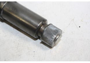 PALIER OU AXE D'ESSUIE GLACE DROIT BOSCH 3398003957...PEUGEOT 304 voir descriptif