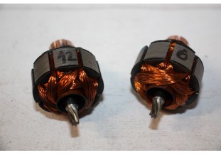 LOT DE 2 INDUITS DE MOTEUR D'ESSUIE GLACE SEV MARCHAL 6/12V...AUTOS ANCIENNES DIVERS