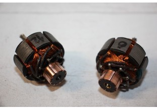 LOT DE 2 INDUITS DE MOTEUR D'ESSUIE GLACE SEV MARCHAL 6/12V...AUTOS ANCIENNES DIVERS