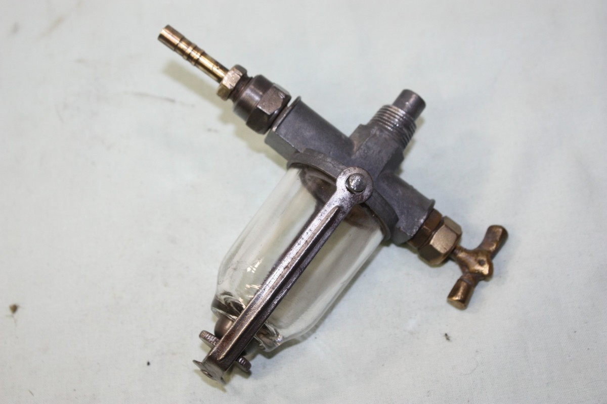 DECANTEUR OU FILTRE A ESSENCE I.H....TRACTEURS INTERNATIONNAL MASSE...