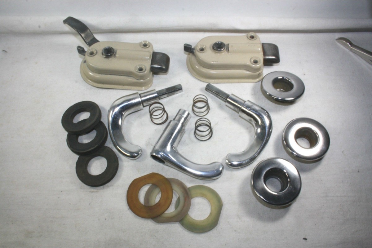 LOT DE POIGNEES ET SERRURES DE PORTES AV/AR...CITROEN 2CV AZ AZL - ...
