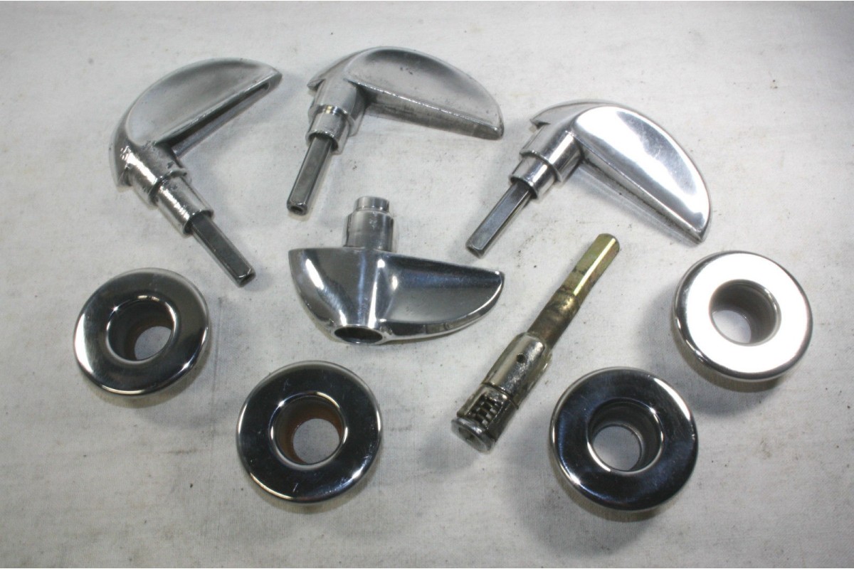 ENSEMBLE DE POIGNEES DE PORTES EXTERIEURES AV/AR...CITROEN 2CV 4/6 ...