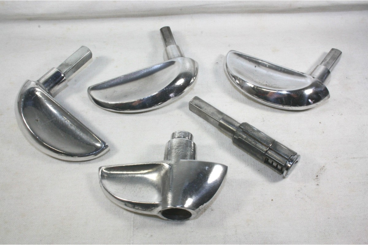 JEU DE 4 POIGNEES DE PORTE EXTERIEURE AV/AR...CITROEN 2CV  AZL AZAM...