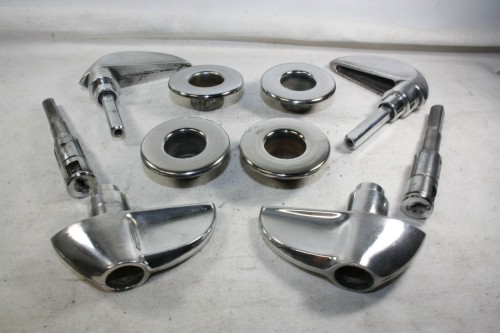 ENSEMBLE DE POIGNEES DE PORTES EXTERIEURES AV/AR...CITROEN 2CV  AZA...