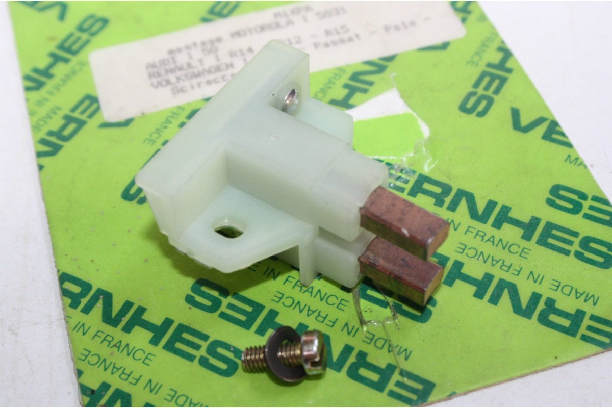 PORTE BALAIS  POUR ALTERNATEUR MOTOROLA NEUF...RENAULT R4 R12TS R15 VW GOLF