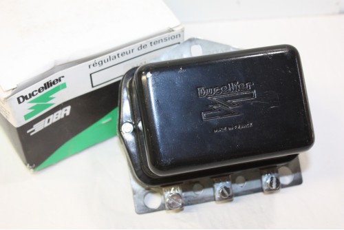 REGULATEUR DUCELLIER 24v 8191D pour DYNAMOS 7128...CAMIONS UNIC voir descriptif