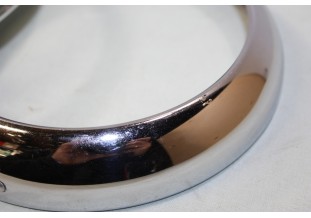 PAIRE DE CERCLAGES DE PHARES SEV MARCHAL 7637 D/150mm...RENAULT 4CV R8 voir descriptif