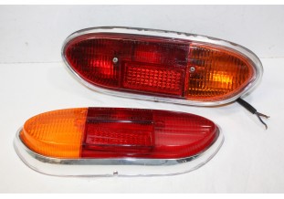 UN FEU / UN CABOCHON DE FEU ARRIERE D/G SEIMA 616...PEUGEOT 204 1er MODELE