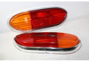 PAIRE DE CABOCHONS DE FEUX AR D/G SEIMA 616..PEUGEOT 204 BERLINE 1965/67